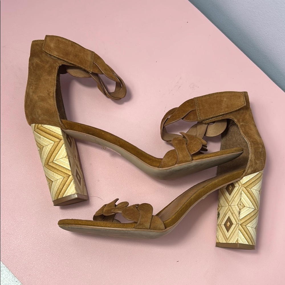 Jeffrey Campbell Lindsay Tan Scalloped Heels - Picture 6 of 10